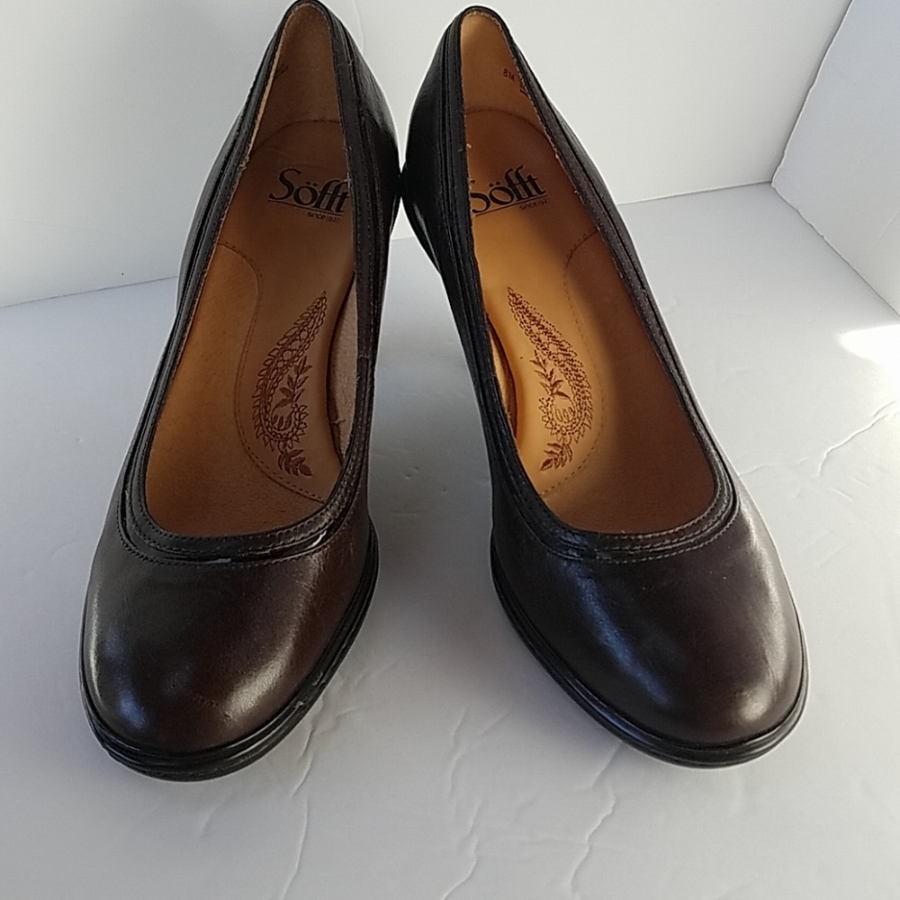 NWOT Sofft chocolate pumps